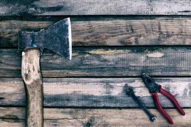 Eski balta ve diğer araçlar. Retro tarzı fotoğraf