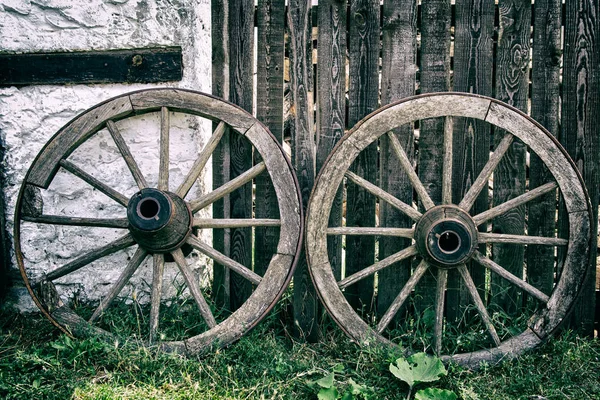 Old Wooden Cart Wheels — Stock Photo, Image