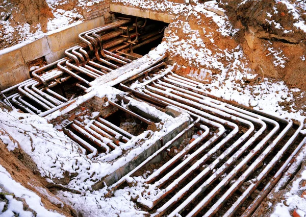 Tuberías viejas en la empresa industrial — Foto de Stock