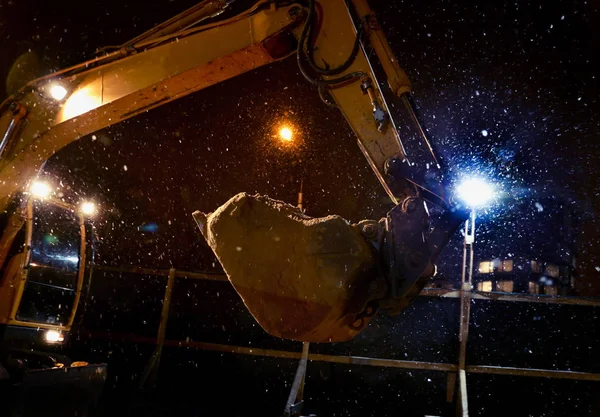 Cubo Excavadora Con Arena Primer Plano Del Sitio Construcción — Foto de Stock