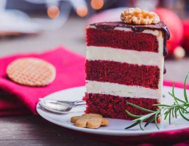 Noel için kırmızı kadife kek dekore 