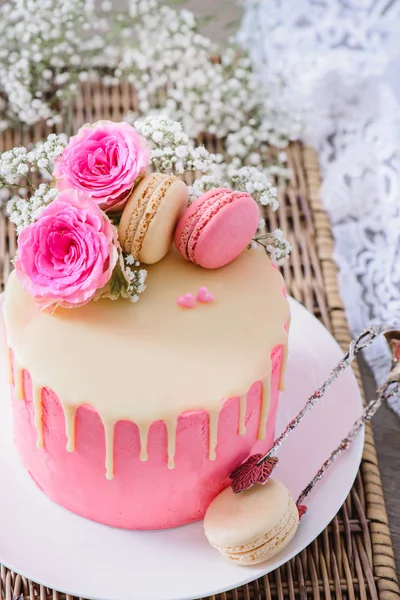 Bolo rosa Dia dos Namorados — Fotografia de Stock