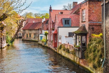 Bruges kanallar boyunca evleri