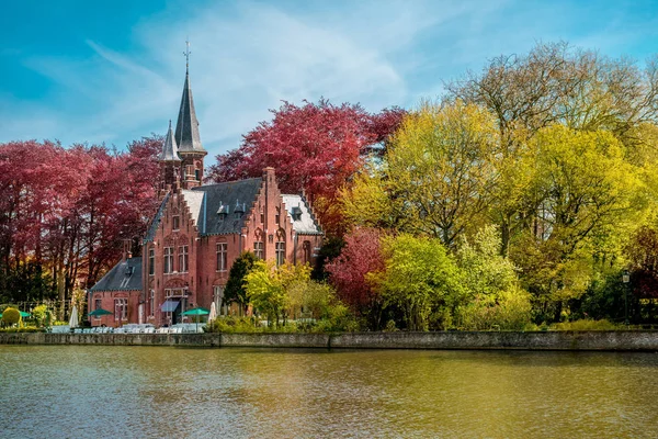 Minnewater castle in Bruges — Stock fotografie