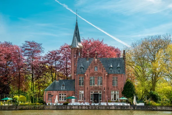Minnewater castle in Bruges — Stok fotoğraf