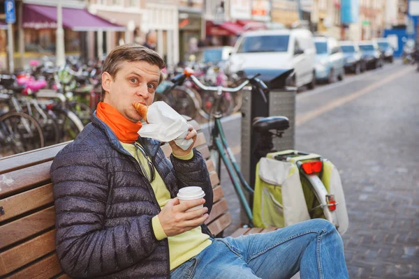 Toerist in amsterdam — Stockfoto