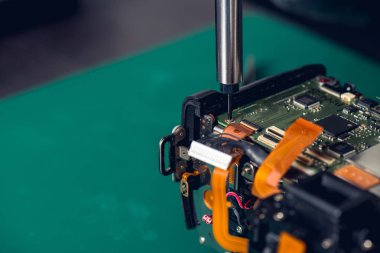 Tornavida tamir dijital fotoğraf makinesi