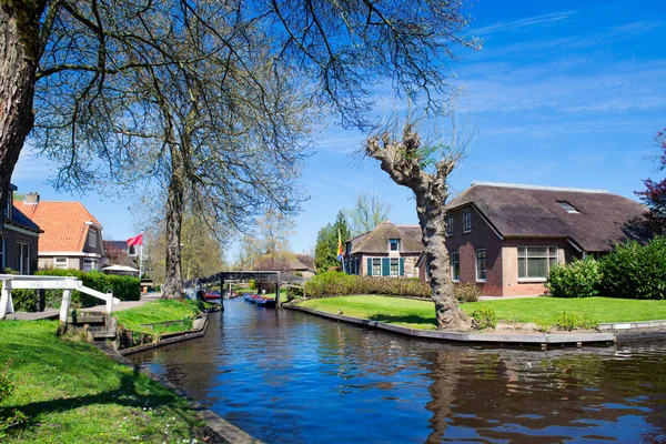 Voorjaar in Giethoorn, Nederland — Stockfoto