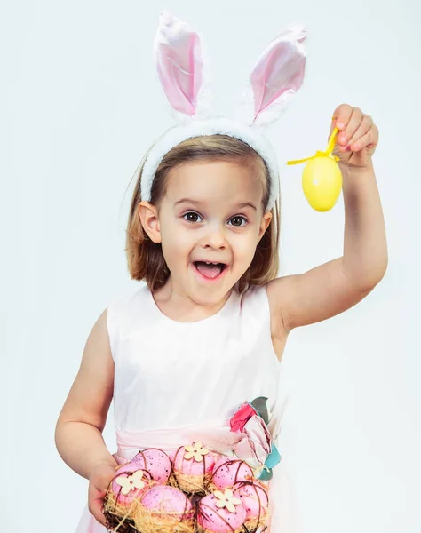 Portret Van Een Enthousiast Pasen Kind Houden Decoratie — Stockfoto