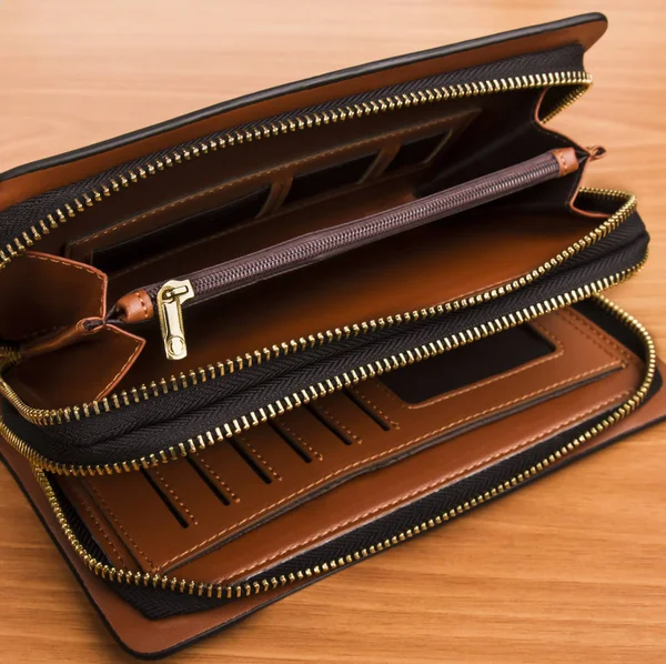 Aprire una borsa vuota; dipartimenti per carte di credito — Foto Stock
