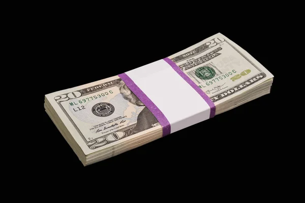 Uma pilha de dinheiro em um fundo preto; 20 notas de dólar close-up — Fotografia de Stock