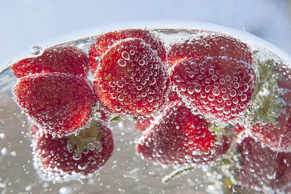 Fresh strawberries in water — Stock Photo, Image