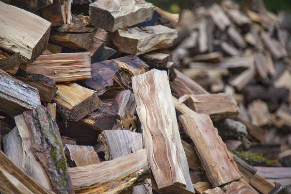 Natural background with huge pile of firewoods close up — Stock Photo, Image