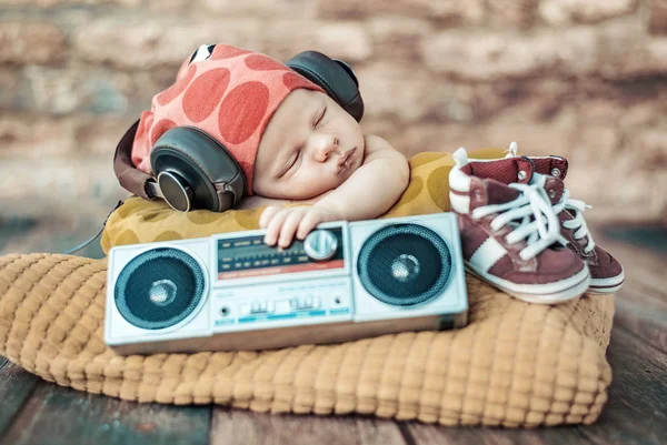 Portret van de jonge, pasgeboren Dj — Stockfoto