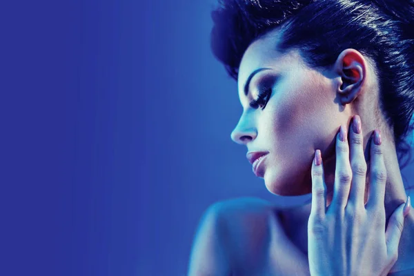 Closeup portrait of a young alluring lady — Stock Photo, Image