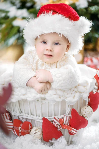 Relaxed little santa sitting in the wicker basket — Stock Photo, Image