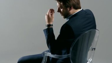 Sefil genç işadamı, iş kavramı