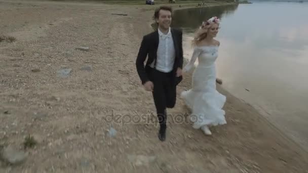 Couple de mariage en lune de miel — Video