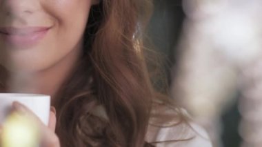 Rahatlatıcı, kahve içme güzel kadın