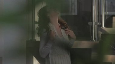 Güzel esmer lüks ev rahatlatıcı