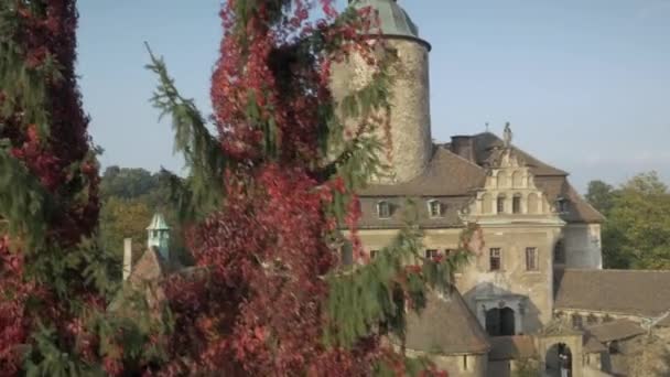 Снимок античного замка с воздуха — стоковое видео