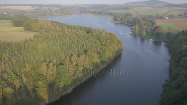 Images aériennes d'un beau paysage — Video