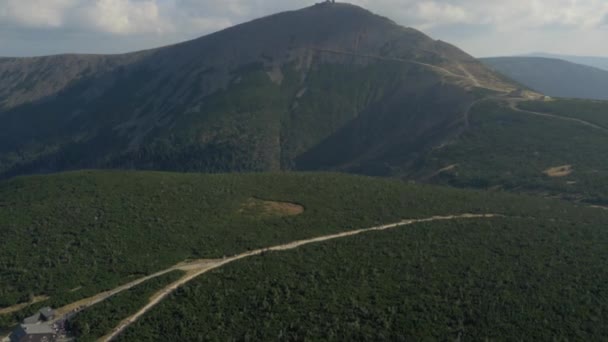 Luchtfoto beelden van een autosnelweg — Stockvideo