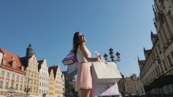 Mulher Feliz Viagem Compras 360 Graus Vista — Vídeo de Stock