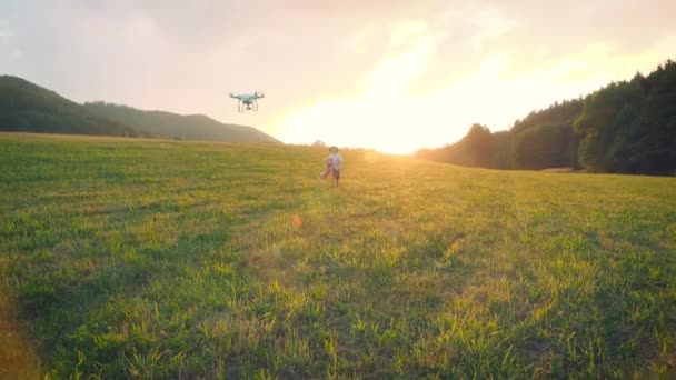 Küçük Pilot Oyun Kağıt Uçak — Stok video