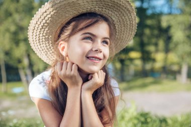 Güzel bir kızın portresi.