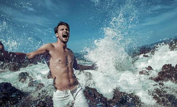 Portrait of a handsome man jumping into the sea water — Stock Photo, Image