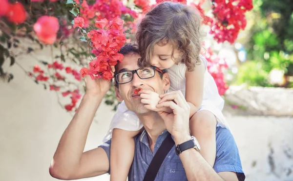 Portrait of a dad carrying his cheerful child — Stock Photo, Image