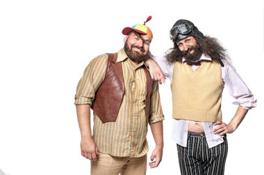 İki komik, çocuksu ineğin portresi.