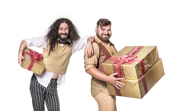 Zwei Gut Gelaunte Menschen Mit Einem Bündel Von Geschenken — Stockfoto