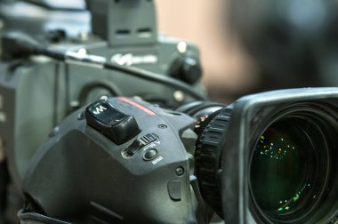 TV kamera portre objektifi ve yakınlaştırma düğmesini