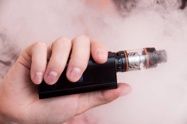 Elini elektronik sigara