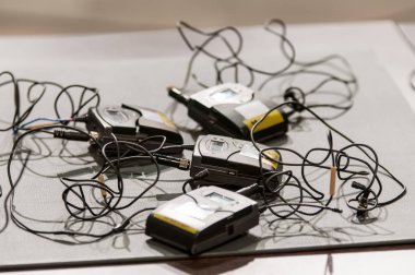 Kablosuz mikrofon vericiler