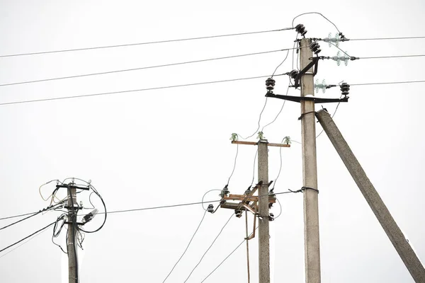 Trzy stary post energii elektrycznej — Zdjęcie stockowe
