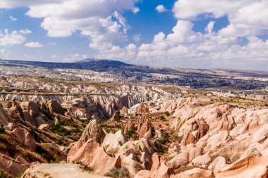 Goreme Ulusal Parkı 'ndaki Rose Valley. Goreme Köyü, Anadolu, Türkiye, Asya 