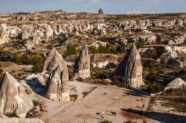 Goreme Ulusal Parkı 'nın panoramik manzarası. Türkiye.