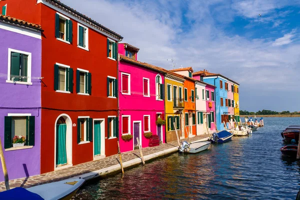 Венеция Италия Октябрь 2017 Красочные Дома Бурано Остров Венецианской Лагуне — стоковое фото