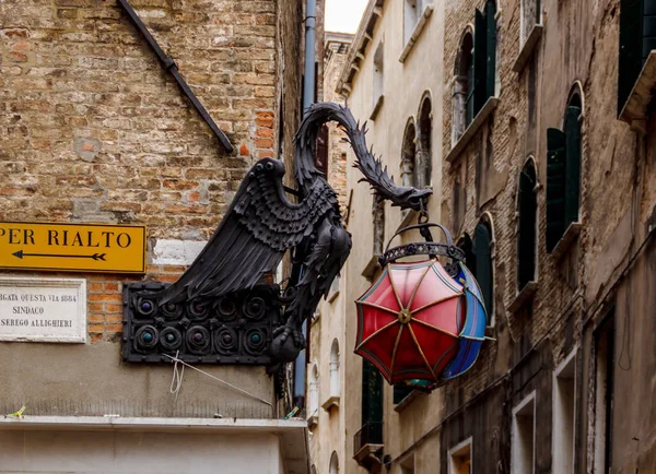 Maforio Dragon Lucerna Deštníky Benátkách — Stock fotografie