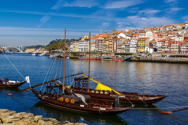Porto Portugal Oktober 2016 Boten Met Vaten Porto Wijn Gezien — Stockfoto