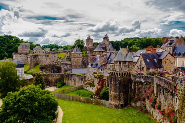 Chateau Fougères Średniowieczne Czarny Dachem Zamek Miasto Skraju Bretanii Maine — Zdjęcie stockowe