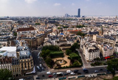 Paris, Fransa 'nın mimarisinin Tilt-Shift etkisi / Minyatür eğim lens efekti. Geleneksel binalar, sokaklar, meydan.