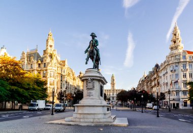 Porto, Portekiz - 04 Ekim 2016: Liberdade Meydanı 'ndaki Dom Pedro IV Anıtı