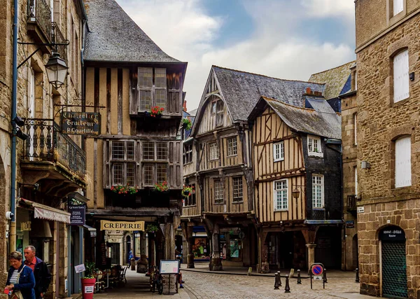 Dinan Bretania Francja Maja 2018 Stary Dom Przy Średniowiecznej Ulicy — Zdjęcie stockowe
