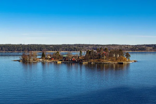 Rotsachtige Eiland Zweedse Fjorden Weg Naar Stockholm Stockafbeelding