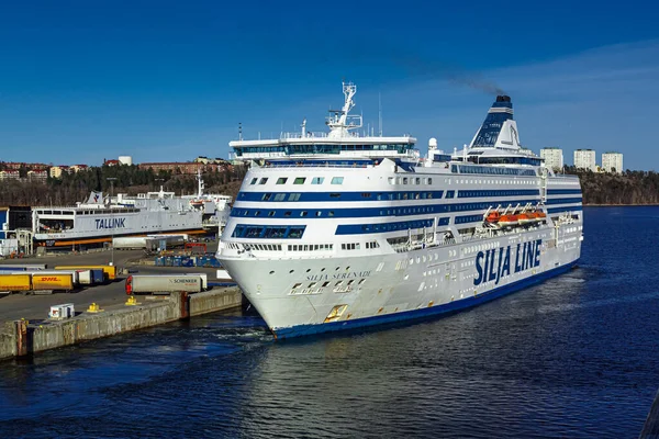 Stockholm Zweden April 2013 Passagiersveerboot Silja Serenade Silja Line Vertrekt Rechtenvrije Stockafbeeldingen