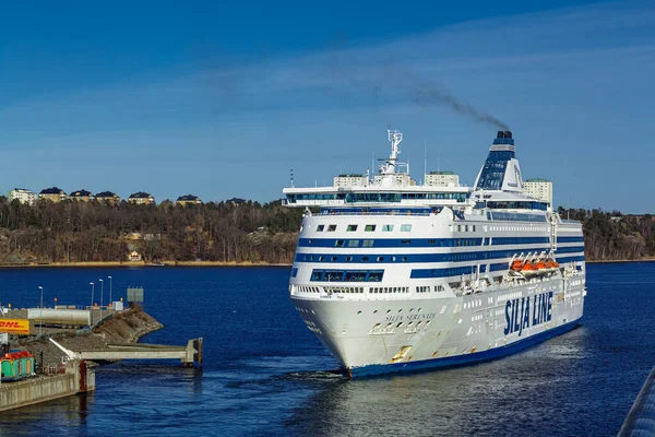 Stockholm Zweden April 2013 Passagiersveerboot Silja Serenade Silja Line Vertrekt Rechtenvrije Stockfoto's